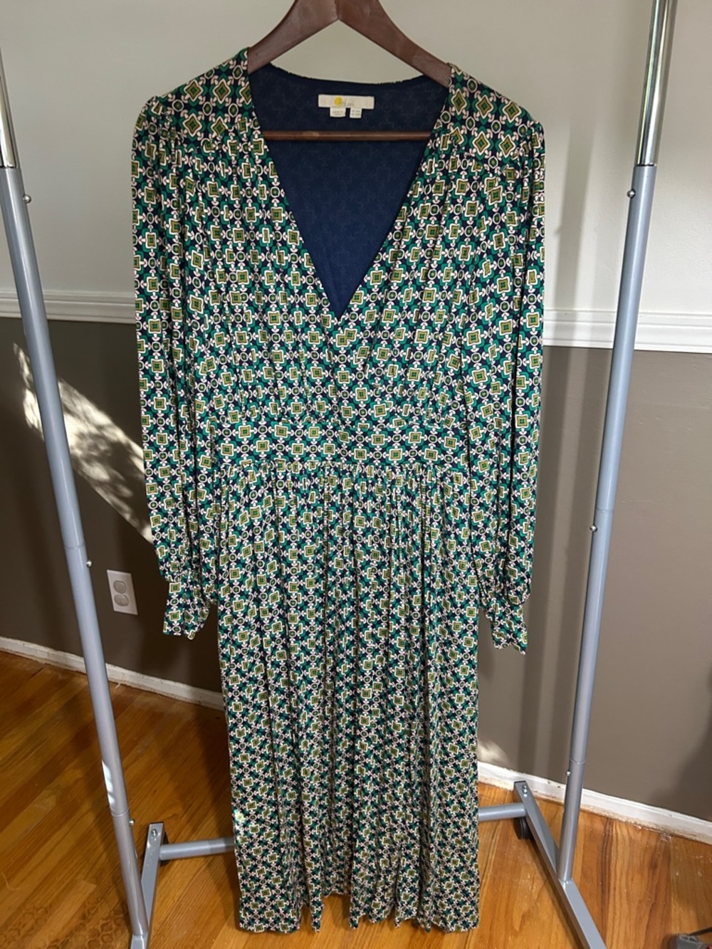 Green Geometric V-Neck Long-Sleeve Dress